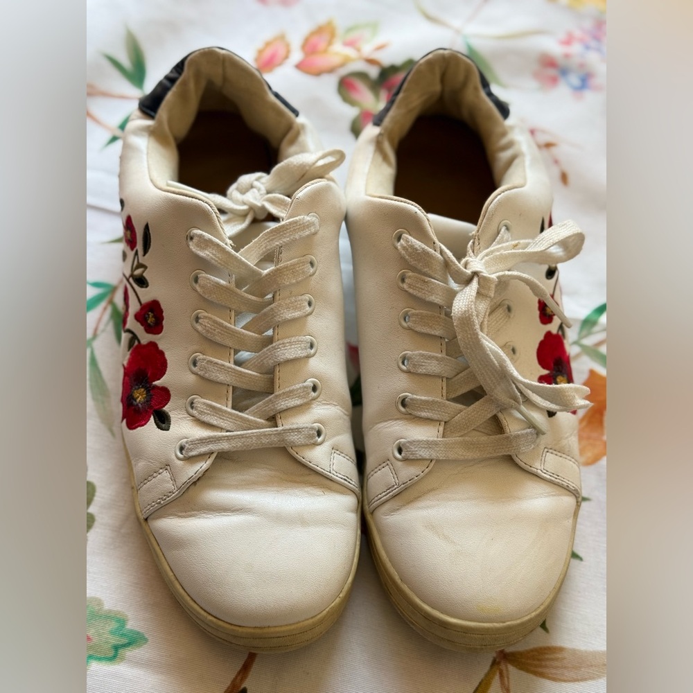 Floral Embroidered Women's Sneakers Sz 10 pre- owned